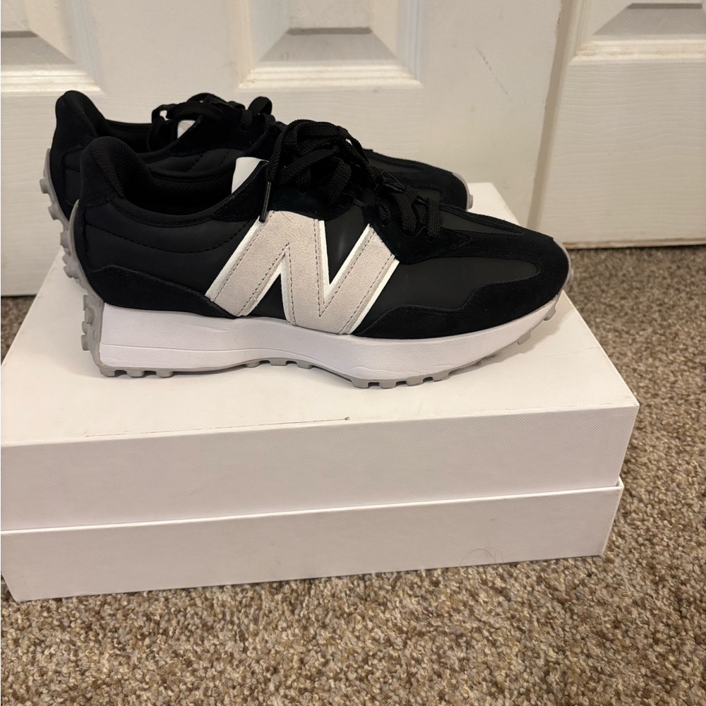 New Balance 327